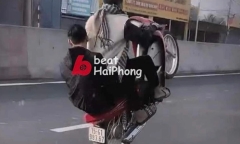 Triệu tập hai thiếu niên chạy bốc đầu xe máy trên quốc lộ 10