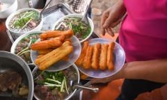 Hà Nội: Mở lại nhà hàng, cơ sở kinh doanh phục vụ tại chỗ từ 6h ngày 14/10