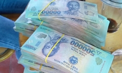 Bắt quả tang vợ ngoại tình, chồng gọi người đánh đập tình địch, đòi bồi thường 300 triệu đồng