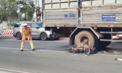 Nữ sinh lớp 10 bị xe tải tông nguy kịch ngay trước cổng trường học