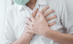 Nam thanh niên đi khám vì tức ngực 2 bên, bất ngờ phát hiện khối u nằm ở vị trí hiểm hóc