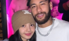 Lisa (BlackPink) khoe ảnh chụp chung với Neymar khiến dân mạng