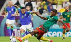 Brazil thua 0-1 trước Cameroon, suýt mất ngôi đầu bảng