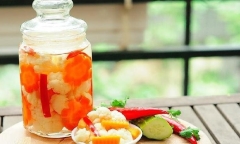Chống ngán ngày Tết bằng món dưa chua giòn mát, ngon miễn bàn
