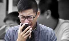 Chàng trai gặp chuyện khó tin khi gửi lời nhắn đến số điện thoại của người bố quá cố
