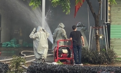 Bình Dương: Khí gas bị rò rỉ, cảnh sát PCCC đeo mặt nạ chống độc xử lý sự cố 