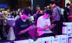 Streamer BroX khuấy động sự kiện mở bán sớm điện thoại Asus ROG Phone 7 tại FPT Shop