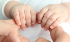 Xót xa những đứa trẻ bị bỏ rơi khi vừa lọt lòng: Lầm lỡ hay sự thiếu trách nhiệm của người trẻ
