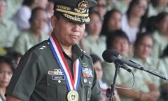Tàu Trung Quốc dùng vòi rồng xua đuổi ngư dân Philippines