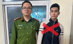 Đối tượng truy nã bị bắt giữ khi đang làm việc trong một doanh nghiệp