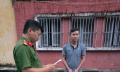 Khởi tố nhân viên công ty dược giả chữ ký 11 chủ nhà thuốc, 