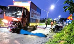 Tin tức giao thông 24h: Nguyên nhân ban đầu vụ 3 người đi xe máy tử vong tại chỗ sau cú tông mạnh vào xe tải