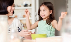 Nên dạy con gái điều gì trước tuổi 13?
