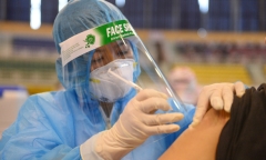 TP.HCM dự kiến tiêm vaccine ngừa COVID-19 mũi 3 cho nhóm nguy cơ cao, lực lượng tuyến đầu