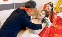 Chú rể hôn nhầm phù dâu trong ngày cưới, ai nấy ngỡ ngàng khi thấy thái độ của cô dâu