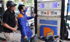 Dự báo giá xăng ngày mai 21/3 giảm gần 1.000 đồng/lít