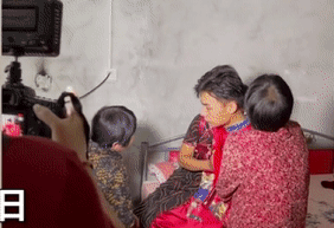 Người thân khóc nức nở không muốn “gả” chú rể cho cô dâu