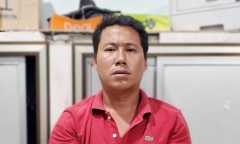 Tạm giữ hình sự đối tượng đâm cô ruột tử vong rồi cầm dao đến công an đầu thú