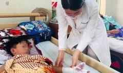 Mua thuốc nổ về chế pháo, bé trai 10 tuổi bị thương nặng