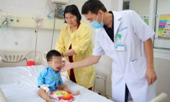Bệnh nhi nhập viện cấp cứu sau khi ăn táo đỏ, nguyên nhân khó ai nghĩ đến