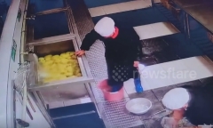 Clip: Rùng mình trước quy trình chế biến thức ăn tại một căng tin trường học