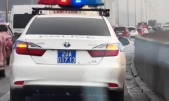 Clip: CSGT dùng xe chuyên dụng mở đường giúp sản phụ sắp sinh vượt 11km đến viện kịp thời