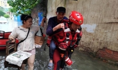 Trung Quốc kích hoạt ứng phó khẩn cấp với lũ lụt ở phía Nam, hạn hán ở phía Bắc