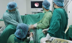 Thấy bụng to bất thường, đi khám phát hiện dị vật 