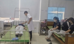 Vụ 27 công nhân ở Hưng Yên nhập viện sau bữa cơm trưa: Lấy mẫu thức ăn để xét nghiệm, tìm nguyên nhân