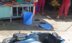Clip: Người phụ nữ bị bánh xe rơ moóc tông trọng thương ở Vĩnh Long