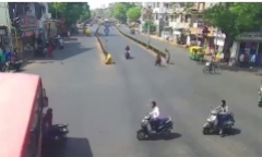 Video: Tài xế xe buýt gây tai nạn, lái xe trốn khỏi hiện trường 