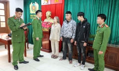 Bắt giữ các đối tượng mua bán người dưới 16 tuổi, ép làm nhân viên quán karaoke