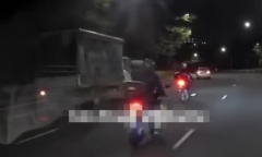 Clip: Hai xe tải va chạm trên cao tốc, tài xế nguy kịch