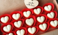 Valentine trắng 14/3 ai tặng quà cho ai?