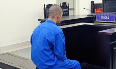 Dụ dỗ nữ sinh lớp 7 vào nhà nghỉ 