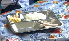 Xôn xao thông tin suất cơm bán trú lèo tèo vài lát thức ăn: Phòng GD&ĐT vào cuộc