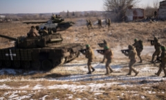 Lý do Ukraine gặp rủi ro lớn khi nhận xe tăng, lá chắn phòng không từ Mỹ