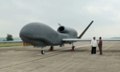 Cận cảnh 2 mẫu UAV của Triều Tiên trông giống máy bay không người lái của Mỹ