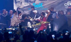 Nhóm rapper xô xát ngay trên sân khấu khi đang thi đấu