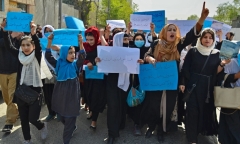 Taliban tiếp tục đưa ra quy định hà khắc, bắt phụ nữ che mặt ở nơi công cộng