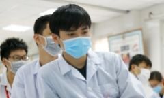 Sinh viên một trường đại học ở Hà Nội có thể bị kỷ luật nếu mặc áo trễ cổ, váy ngắn lộ đầu gối