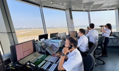 Kiểm soát không lưu “căng mình” điều hành trong ngày sân bay Tân Sơn Nhất lập kỷ lục