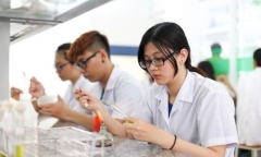  Bức tranh điểm chuẩn Trường Đại học Dược Hà Nội 4 năm qua, ngành hot nhất lấy 26,25 điểm