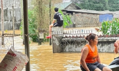Lũ trên sông Cầu dâng cao kỷ lục, người dân Thái Nguyên lên mạng kêu cứu