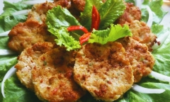 Chiêu đã cả nhà món chả tôm thơm ngon đậm vị