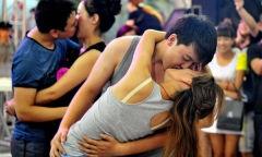 Ngày Valentine: 2/3 nam giới thích “sex” hơn nhận quà