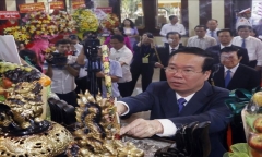 Chủ tịch nước Võ Văn Thưởng dâng hương tưởng niệm Chủ tịch Tôn Đức Thắng