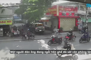 Vụ clip kẻ cướp táo tợn giật dây chuyền người đàn ông đang ngồi ghế đá: Nạn nhân nói gì?