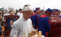 Nghẹn ngào khi nghe ca khúc viết về ông Nguyễn Bá Thanh