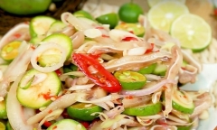 Cách làm tai heo trộn xoài cóc khiến cả nhà càng ăn càng mê